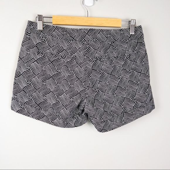 BANANA Republic  Ryan Fit Black and White Basket Weave Shorts - S… - Picture 2 of 5